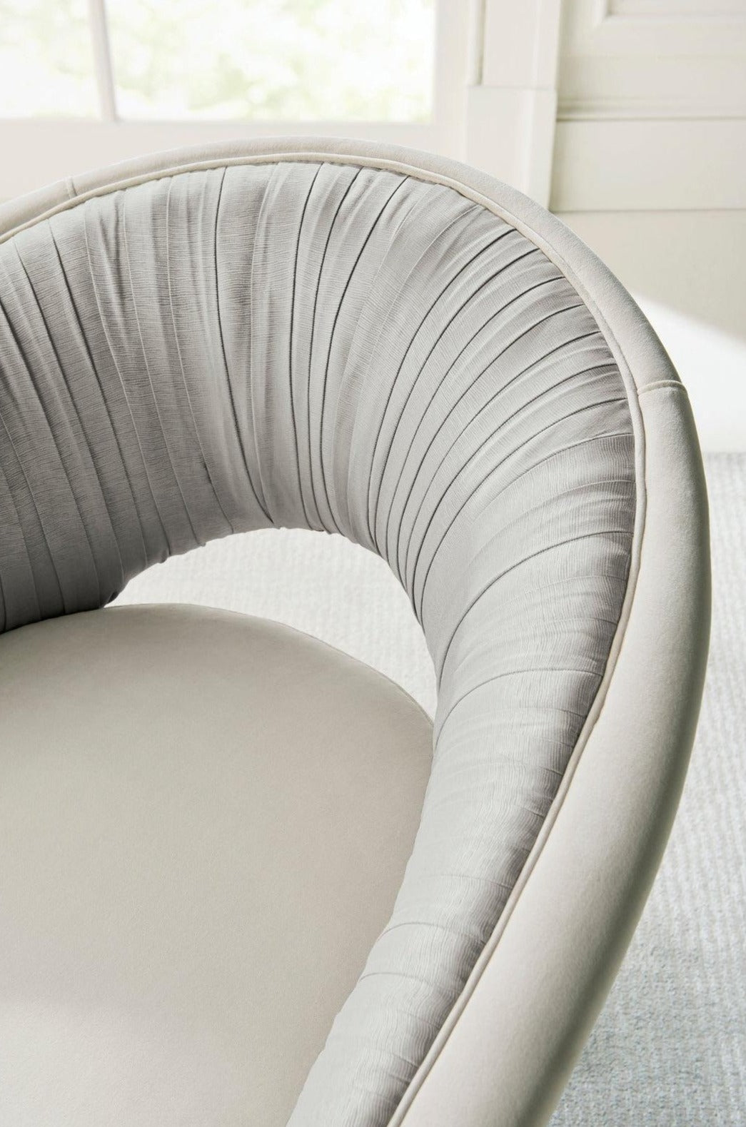 Caracole A Com-pleat Turn Around Chair