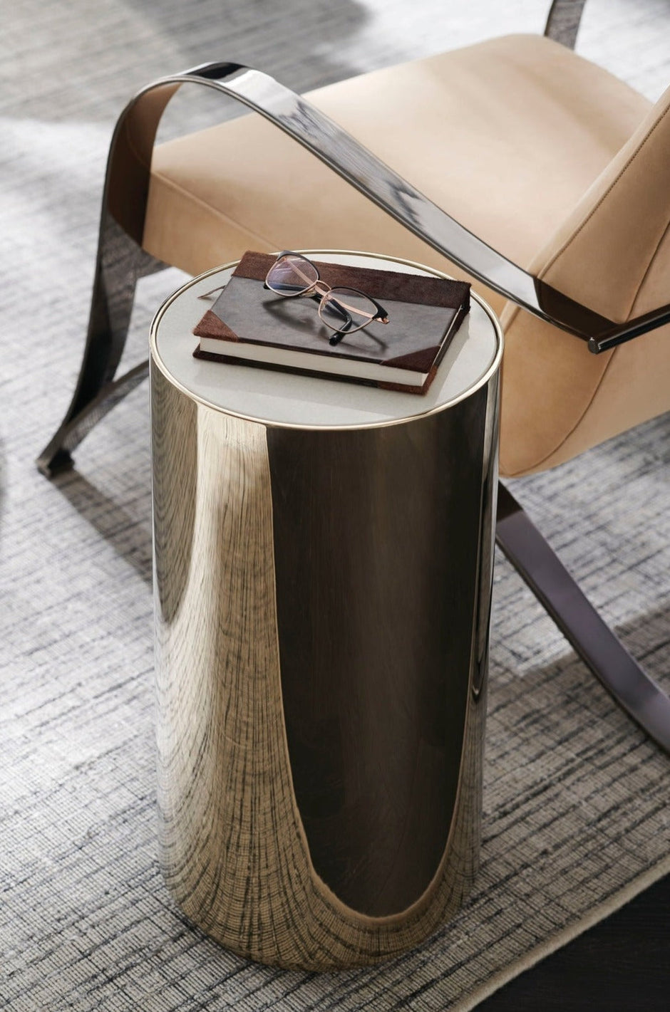 Caracole Signature Metropolitan Round About-Short Accent Table